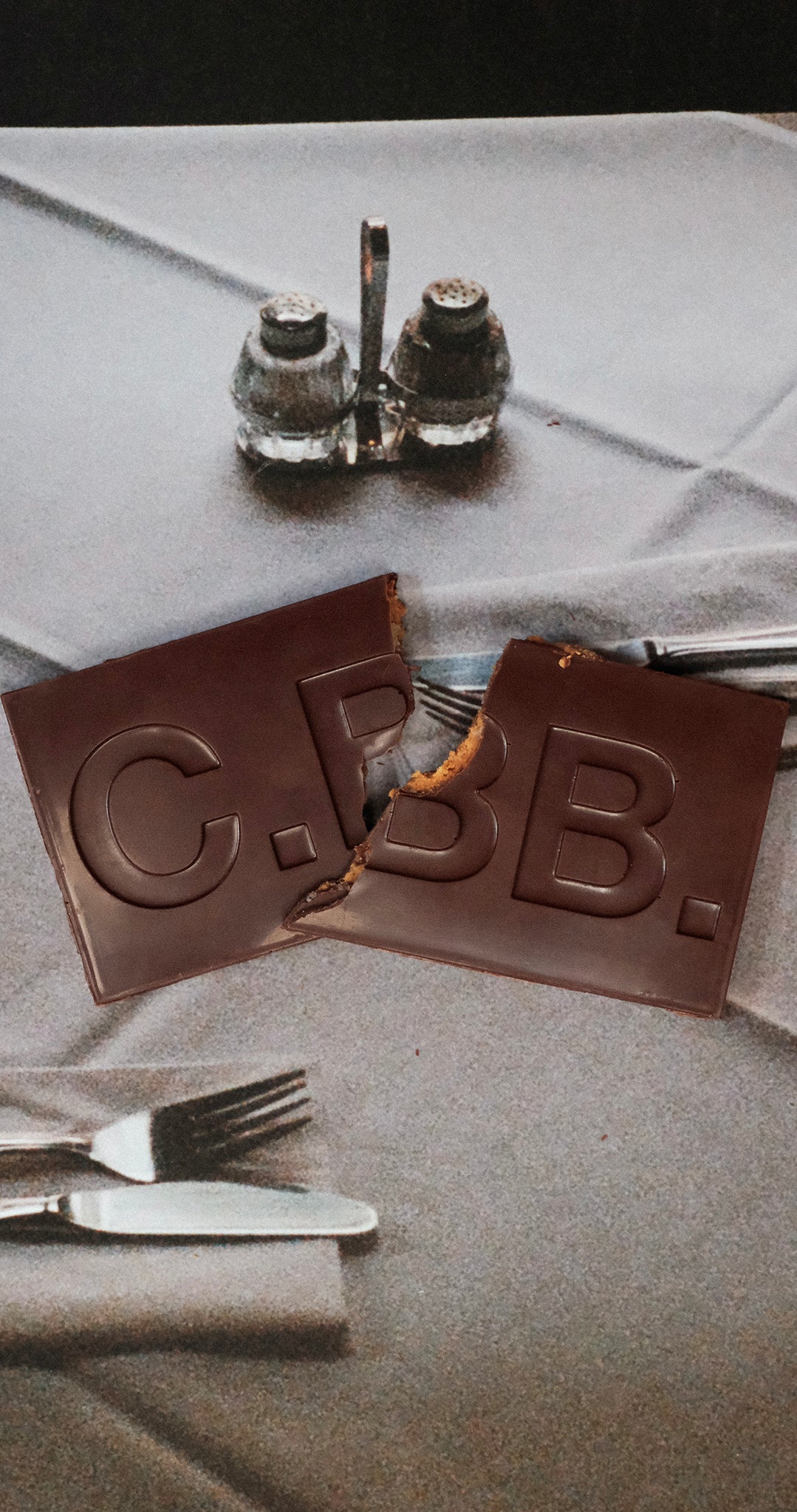 CRUNCHY PEANUTS & VANILLA CREME 74%